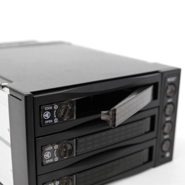 Корзина SNT-2131SS 2 x 5.25" с салазками "горячей" замены для 3 х 3,5" SAS/SATA2 HDD, черная — изображение 3